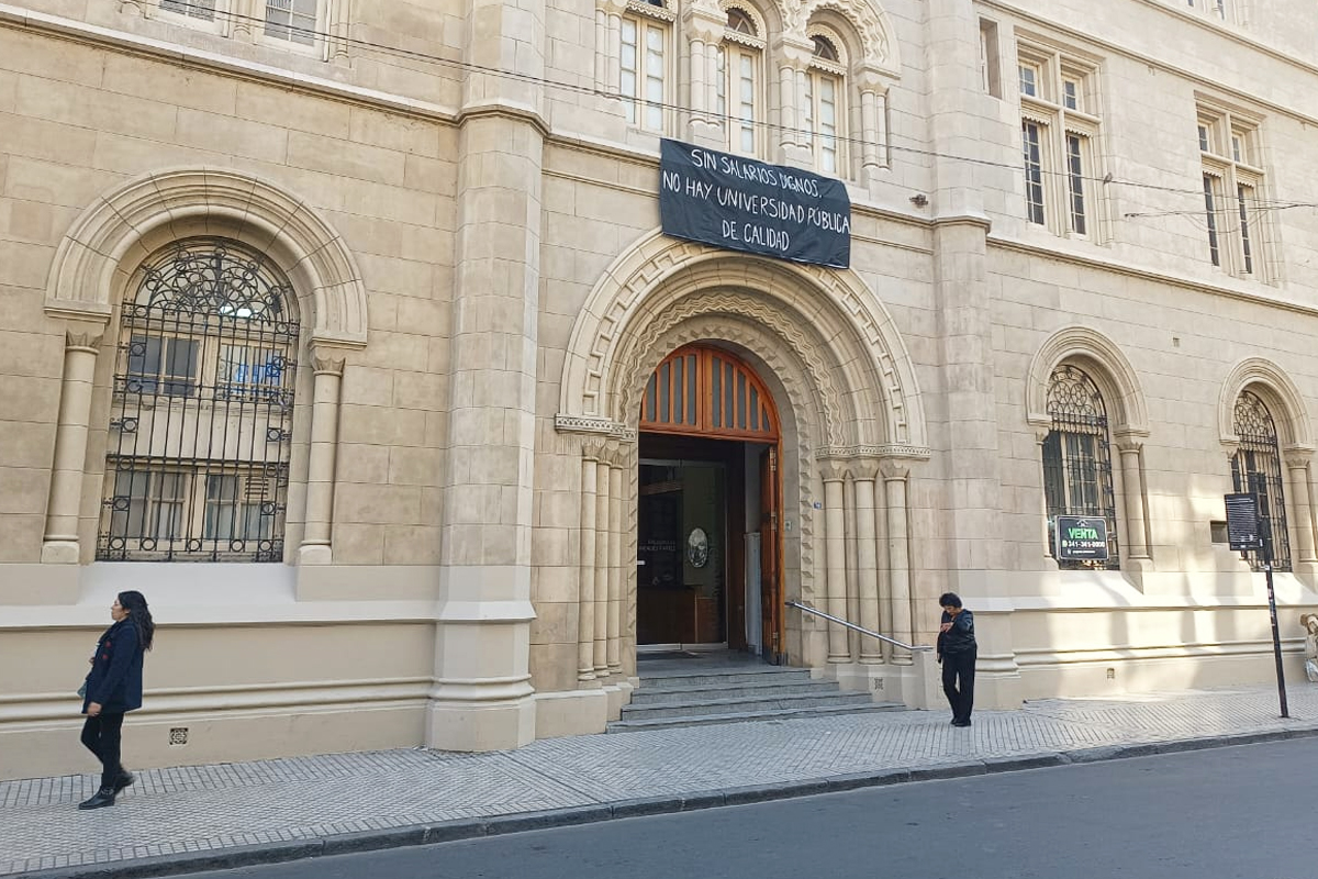 Docentes universitarios vuelven al paro por reclamo salarial: martes y ...