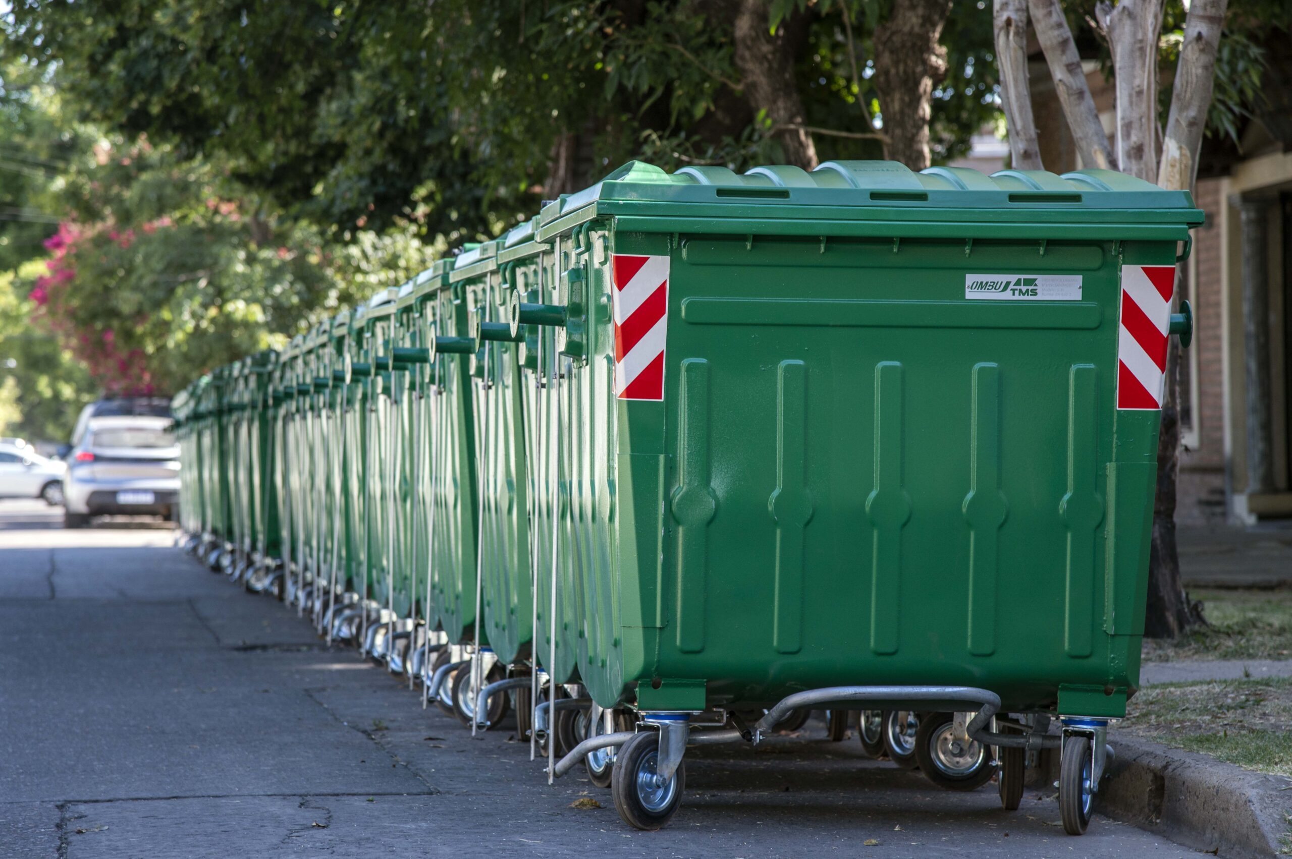 Gestión de residuos: instalan 121 nuevos contenedores en los barrios La ...
